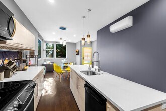 2000 NW 61st St in Seattle, WA - Building Photo - Building Photo