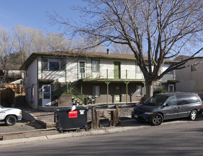 1050 Westmoreland Rd in Colorado Springs, CO - Building Photo - Building Photo