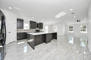 51 Rd 5214 in Cleveland, TX - Building Photo