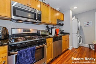 70 Hillside St, Unit 3 in Boston, MA - Building Photo - Building Photo