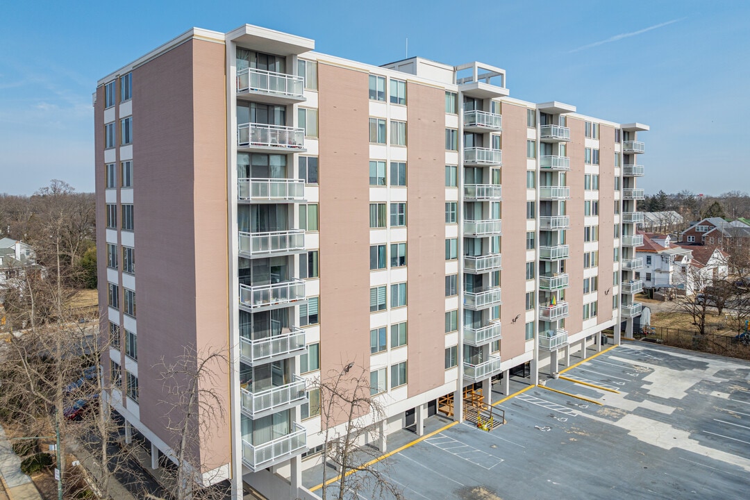 Strathmore Tower in Baltimore, MD - Building Photo