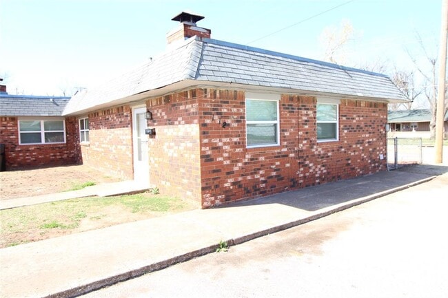 112 NE 12th St in Moore, OK - Building Photo - Building Photo
