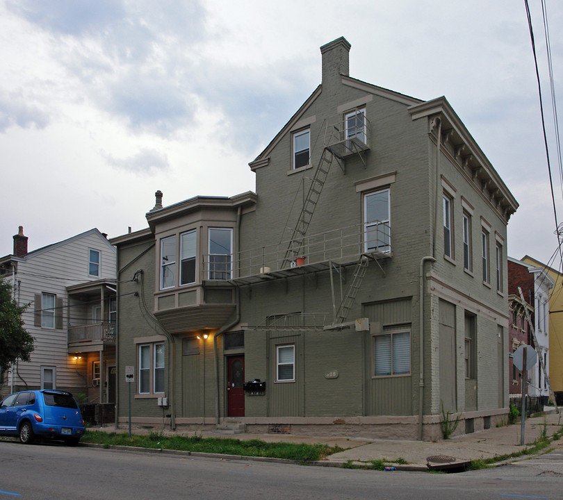 328-330 E 9th St in Newport, KY - Building Photo