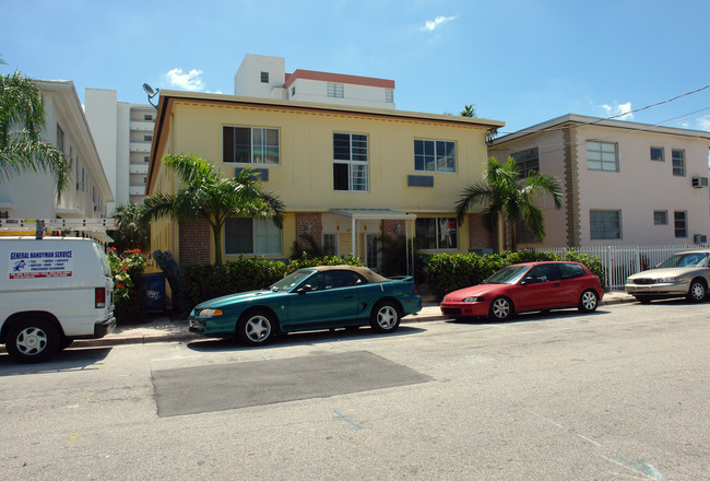 8011 Abbott Ave in Miami Beach, FL - Building Photo - Building Photo