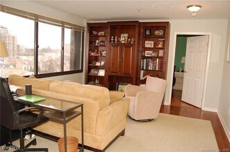 300 Broad St in Stamford, CT - Building Photo - Building Photo