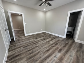 313 N Llewellyn Ave in Dallas, TX - Building Photo - Building Photo