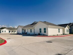 1901 E Sabine St in Victoria, TX - Building Photo - Building Photo