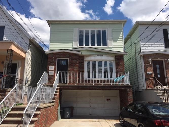 71 W 14th St-Unit -2 in Bayonne, NJ - Foto de edificio