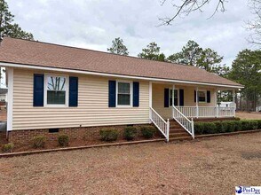 1052 Wellington Dr in Hartsville, SC - Building Photo - Building Photo