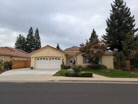 2344 Sierra Madre Ave in Clovis, CA - Building Photo