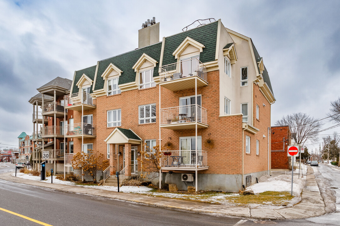 2000 Saint-Joseph Boul in Montréal, QC - Building Photo