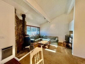 165 Old Mammoth Rd in Mammoth Lakes, CA - Building Photo - Building Photo