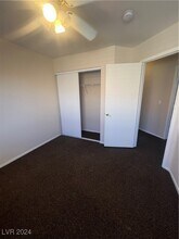 9804 Silver Chaps Ct in Las Vegas, NV - Foto de edificio - Building Photo