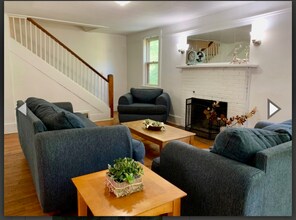 918 Danby Rd in Ithaca, NY - Foto de edificio - Building Photo