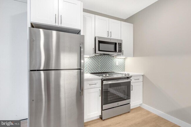 1144 Frankford Ave in Philadelphia, PA - Building Photo - Building Photo