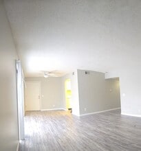 318 Riley Dr in Bloomington, IL - Building Photo - Building Photo