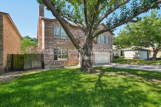 11150 Moonlit Park in San Antonio, TX - Building Photo - Building Photo