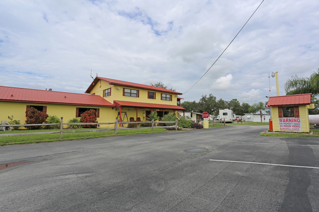 Camp N' Aire in Lake Wales, FL - Building Photo