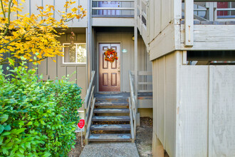 Tanglewood in Lake Oswego, OR - Foto de edificio - Building Photo