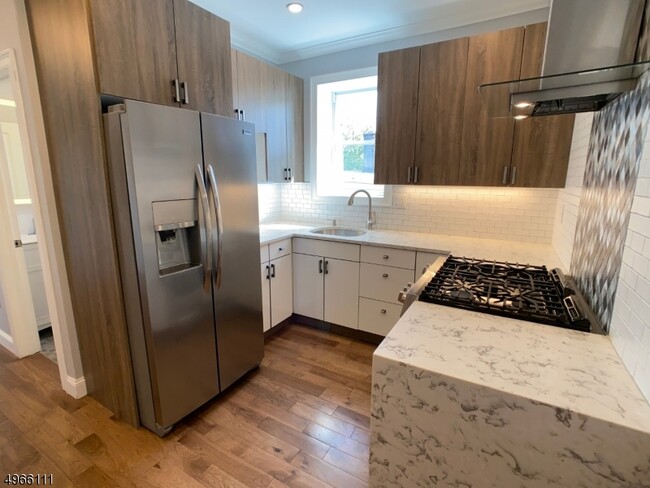 24 Willowdale Ave-Unit -3 in Montclair, NJ - Building Photo - Building Photo