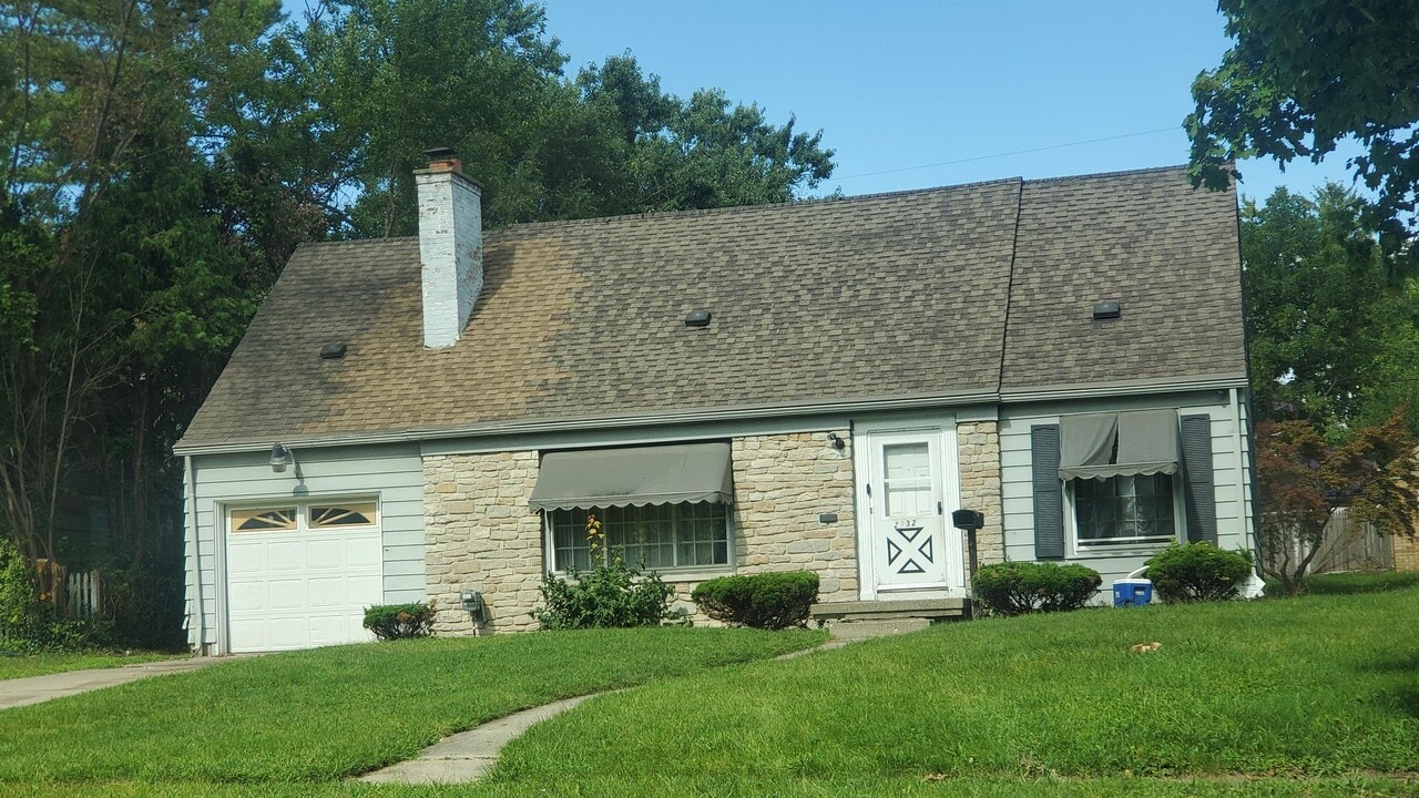 2332 Nolen Dr in Flint, MI - Building Photo