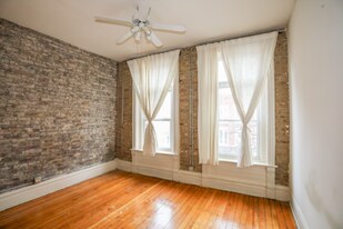 747 Damen in Chicago, IL - Building Photo