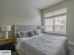 18101 Point Lookout Dr, Unit 272 in Houston, TX - Foto de edificio - Building Photo