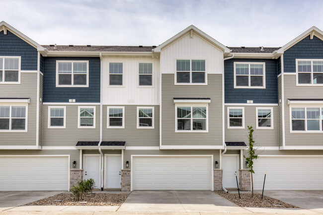 Trestle Corner Townhomes in Ankeny, IA - Building Photo - Building Photo