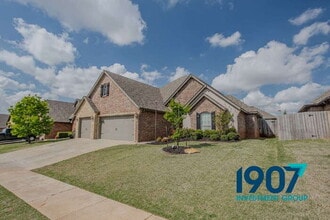 1013 Samantha Ln in Moore, OK - Building Photo - Building Photo