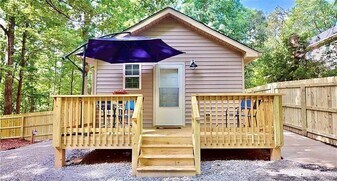 2402 Rockwood Dr in Sanford, NC - Building Photo