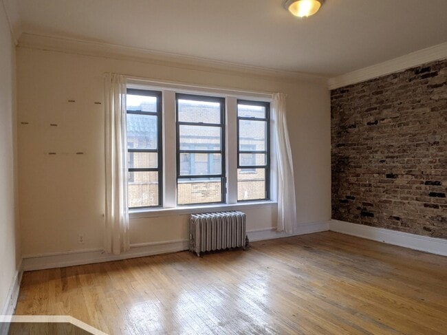 2338 N Spaulding Ave in Chicago, IL - Building Photo - Building Photo