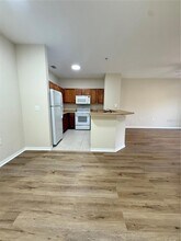 8112 Claire Ann Dr, Unit 207 in Orlando, FL - Foto de edificio - Building Photo