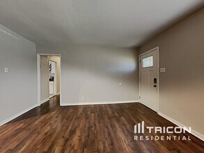 423 Byrnes Dr in San Antonio, TX - Building Photo - Building Photo