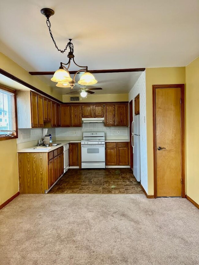 property at 1 Willow Wood Ct