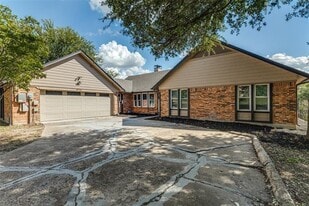 8725 Hidden Hill Dr in Fort Worth, TX - Building Photo