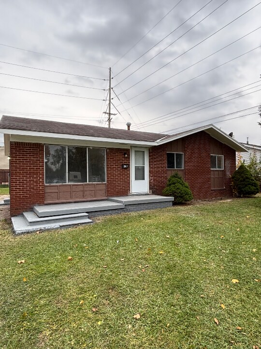 2017 O’Brien Rd in Mount Morris, MI - Building Photo