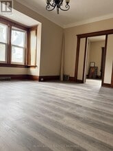 20 Thomas St in St Catharines, ON - Building Photo - Building Photo