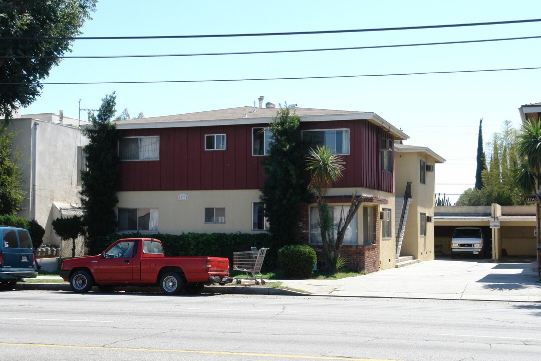 13734 Sherman Way in Van Nuys, CA - Building Photo