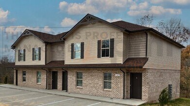 107 Smithson Ln in Clarksville, TN - Foto de edificio - Building Photo