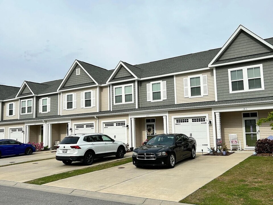 177 Goldenrod Cir in Little River, SC - Foto de edificio
