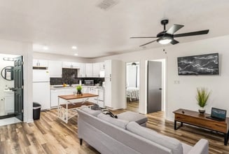 2301 Carlton Dr in Orlando, FL - Foto de edificio - Building Photo