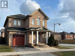 5882 Blue Spruce Ave in Burlington, ON - Building Photo - Building Photo