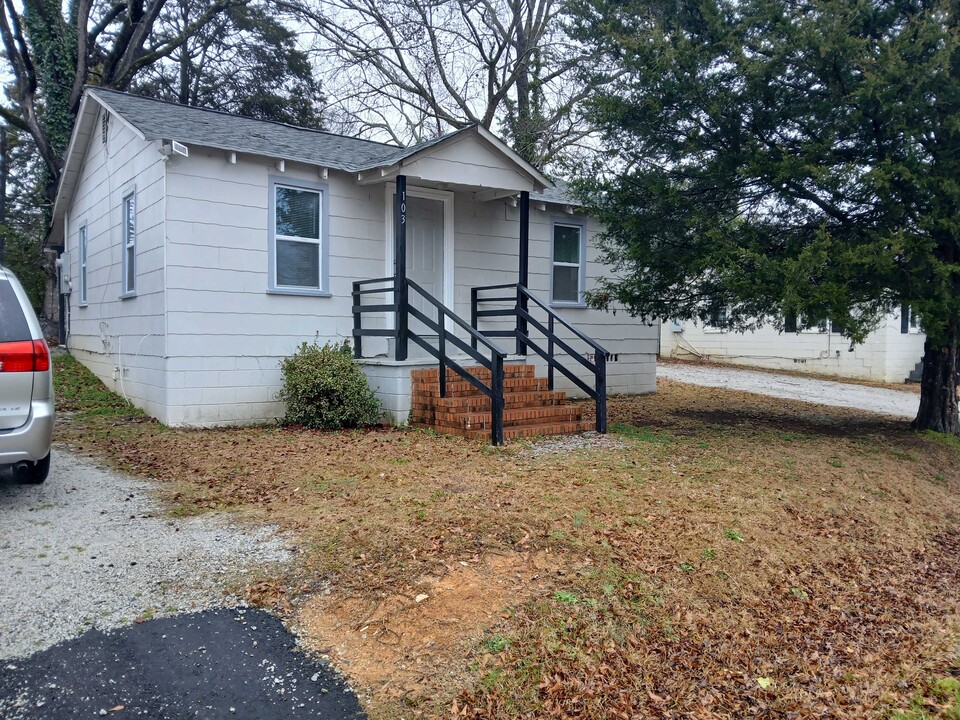 103 S Penny St in Lancaster, SC - Building Photo