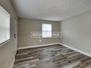 4144 Katanga Dr N in Jacksonville, FL - Foto de edificio - Building Photo