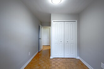 1030 Pearson Drive in Oakville, ON - Foto de edificio - Interior Photo