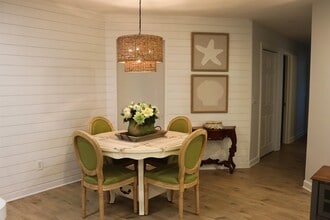 4384 Daphne Ln in Murrells Inlet, SC - Foto de edificio - Building Photo