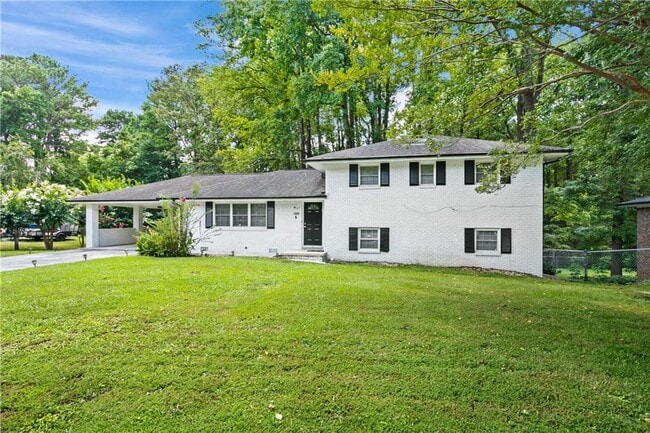 1025 Hilburn Dr SE in Atlanta, GA - Building Photo - Building Photo