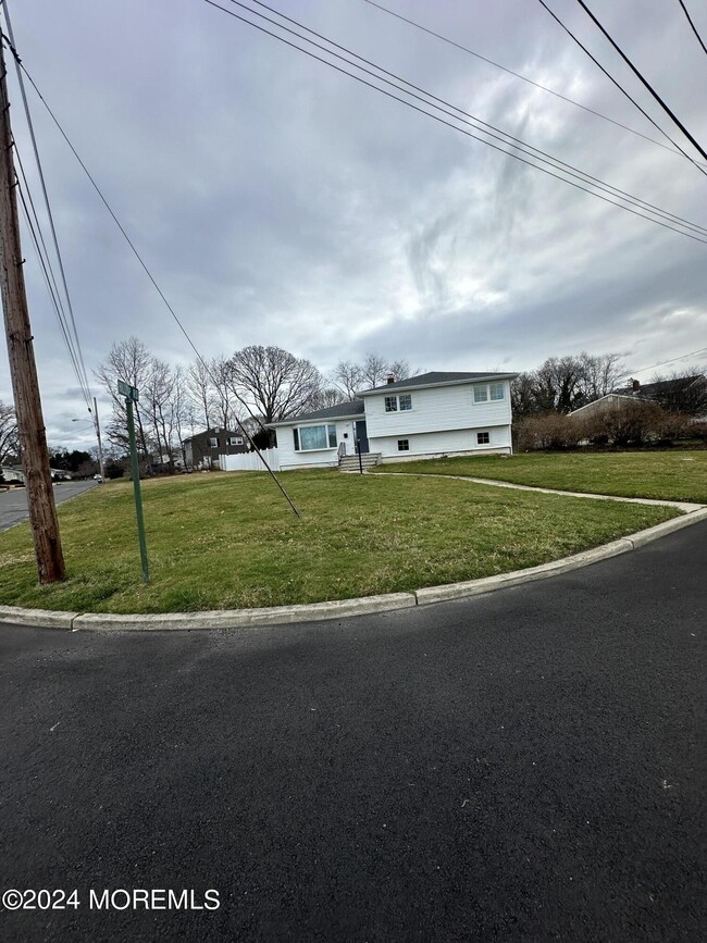 46 Hilltop Rd in West Long Branch, NJ - Building Photo - Building Photo