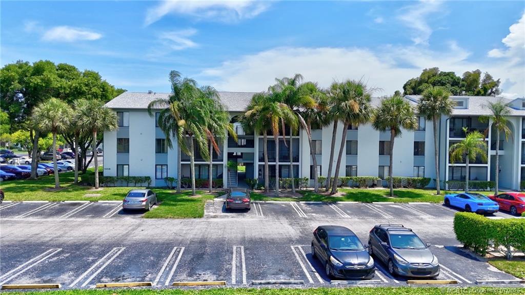 1008 Green Pine Blvd in West Palm Beach, FL - Building Photo