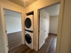 1254 N E 2 1/2 St in Meridian, ID - Building Photo - Building Photo